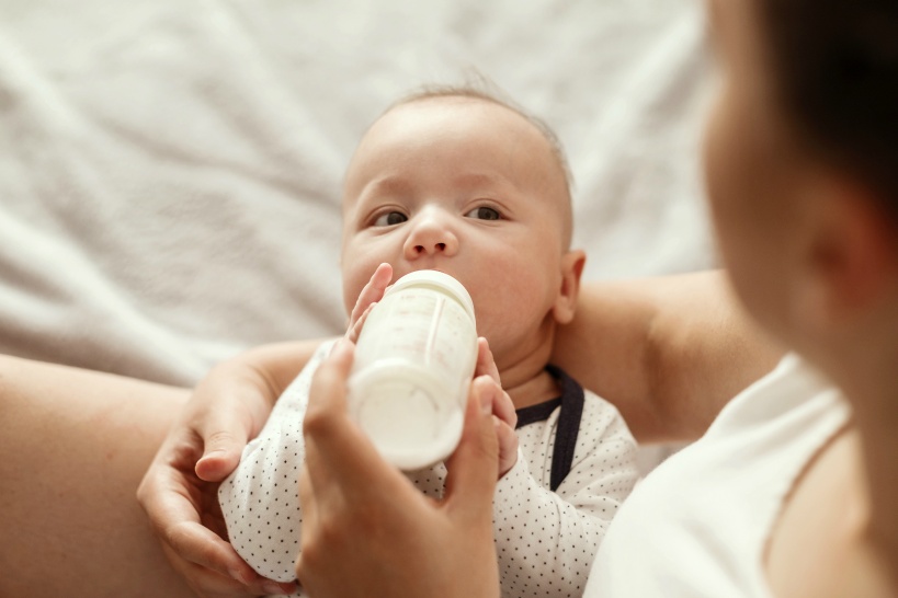 ウォーターサーバーより浄水器。赤ちゃんのミルクに最適な種類はどれ？